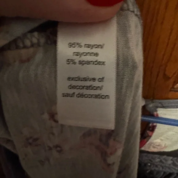 Maurices Gray Floral Crochet Yoke Tank Top Boho Sleeveless Blouse Size M - Picture 5 of 5